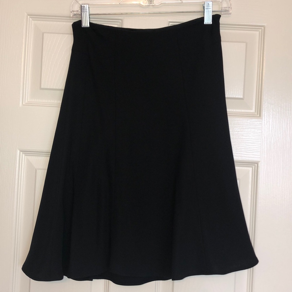 Lovely, flowy Loft 2P black skirt